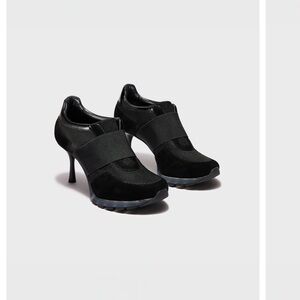 Sneex-The Icon in Black/Black Patent